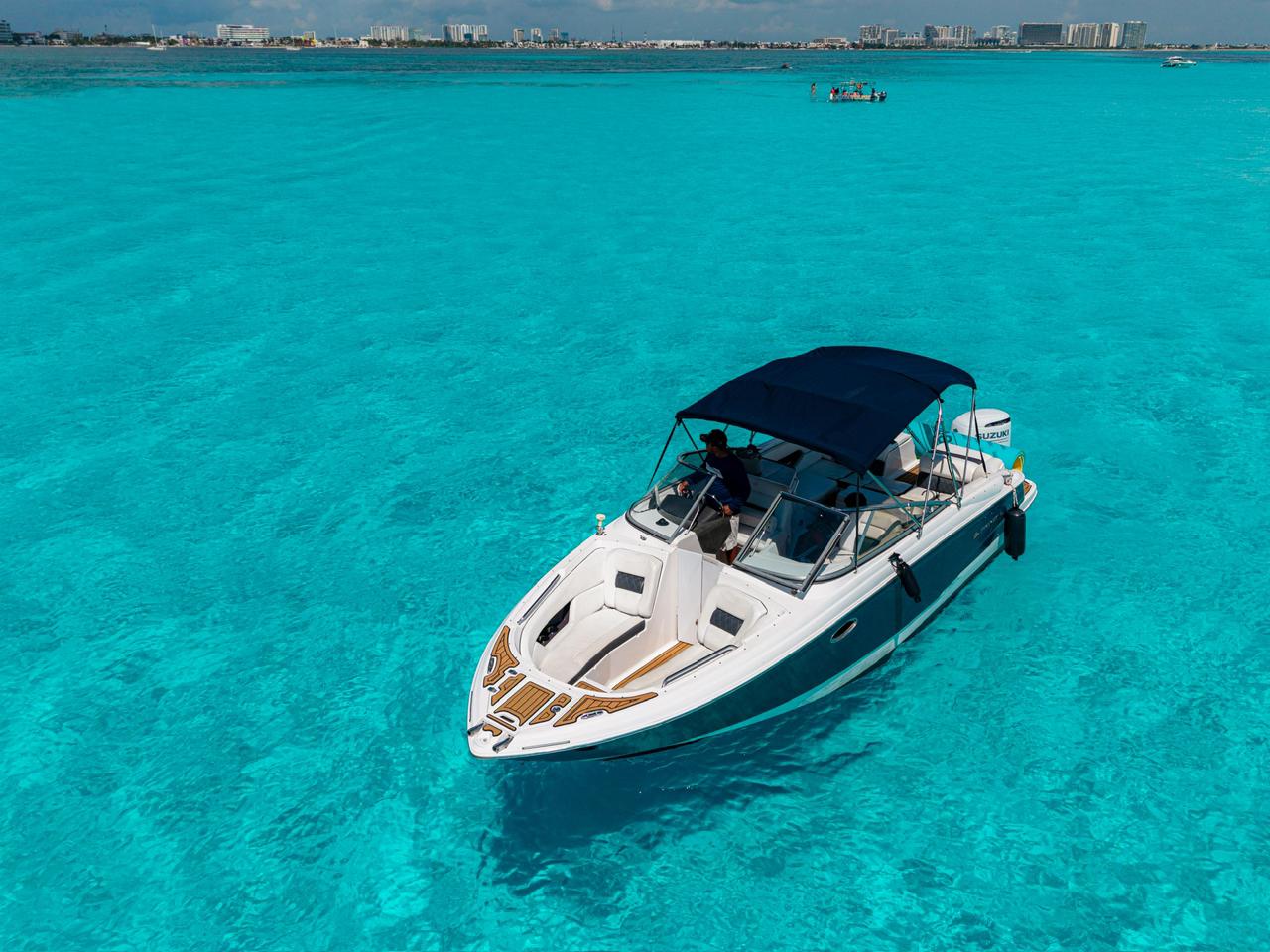 ICHI 29 FT yacht in turquoise water